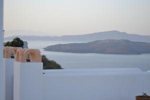 Maison Des Lys - Luxury Suites Santorini Greece