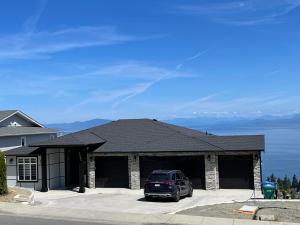 Auspicious Sea View House