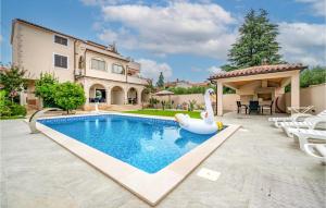 2 Bedroom Nice Apartment In Medulin