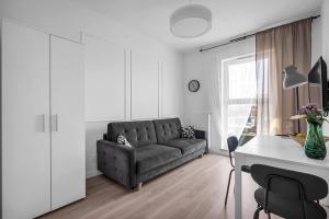 Rondo Daszyńskiego Apartments N1 - Parking, 8th Floor, City View, Subway - by RENTUJEMY