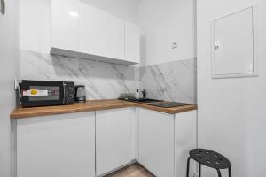 Rondo Daszyńskiego Apartments N1 - Parking, 8th Floor, City View, Subway - by RENTUJEMY