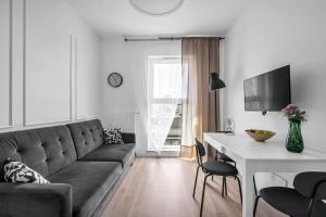 Rondo Daszyńskiego Apartments N1 - Parking, 8th Floor, City View, Subway - by RENTUJEMY