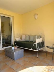 Vue lac avec accès piscine à vague