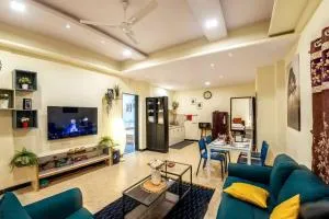 The Banyan Tree Adobe - Nipāni