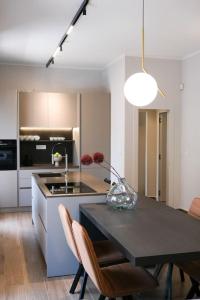 In Heart of Old Town Saint Roccos Chic Apt