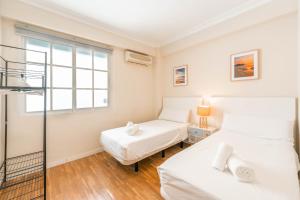 Apartamento Premium junto a la Catedral de Malaga - 3 Habitaciones, Ideal para Familias y Grupos