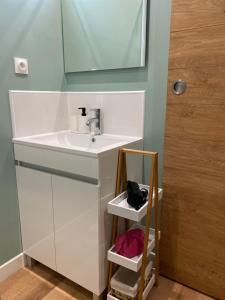 Appartements Fantastic Ground Floor Apartment Opposite Thermes : photos des chambres