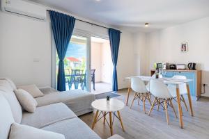 New 4 star apartment M&A in town Cres 
