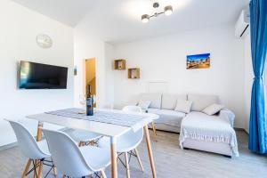 New 4 star apartment M&A in town Cres 