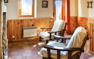 Maisons de vacances Amazing Home In St, Philbert Du Peuple With 1 Bedrooms And Wifi : photos des chambres