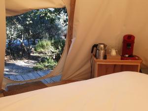 Campings Roulottes et Cabanes de Saint Cerice : photos des chambres