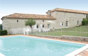 Maisons de vacances Beautiful Home In Beauville With 5 Bedrooms, Wifi And Outdoor Swimming Pool : photos des chambres