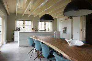 Farmvilla with hottub and outdoor kitchen