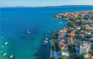 Lovely Apartment In Okrug Gornji 