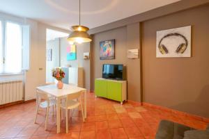 Zamboni 58 apartment by Lesdomus - Zona movida