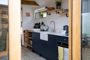 The Cow Shed - Rural Barn Conversion with Hot Tub
