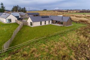The Den, Architect Designed Barn, Beautiful Location