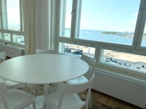 Goldfinger saunallinen kaksio merinäköalalla 11 krs