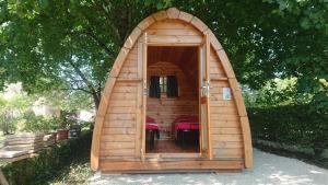 Campings Le Cocoon Asnierois : Chambre Lits Jumeaux - Vue sur Jardin