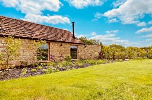The Cow Shed - Rural Barn Conversion with Hot Tub