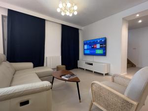 Villas Maison Proche VERSAILLES ORLY PARIS PARKING GRATUIT : photos des chambres