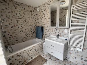 Villas Villa 3 Bedrooms - Proche VERSAILLES ORLY PARIS PARKING GRATUIT : photos des chambres