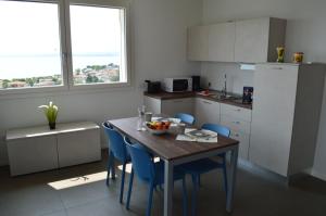Apartment with Lake View