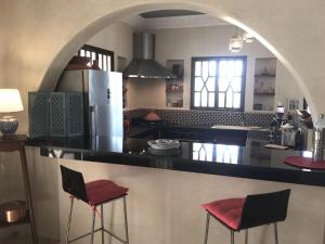 VILLA ALWAN BARAKA - Sans vis à vis, Piscine chauffée, Hammam, Personnel