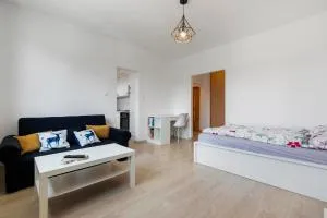Apartment 20 minutes from city center w Netflix, Coffee or Tea & Parking - Prievoz