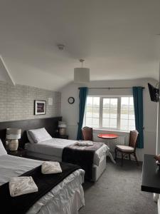 Family Room with Sea View room in The Light House