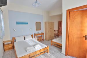 Oasis Rooms & Studios in Galissas Syros Greece