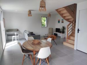 Maisons de vacances maison neuve 4 ou 5 personnes Kerguen : photos des chambres