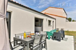 Villas Maison neuve - La Mariniere - classee 4 etoiles - emplacement ideal : photos des chambres