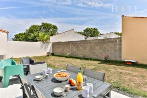 Villas Maison neuve - La Mariniere - classee 4 etoiles - emplacement ideal : photos des chambres