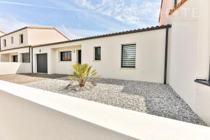 Villas Maison neuve - La Mariniere - classee 4 etoiles - emplacement ideal : photos des chambres