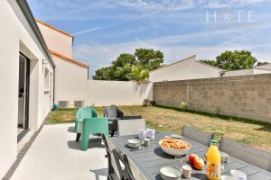 Villas Maison neuve - La Mariniere - classee 4 etoiles - emplacement ideal : photos des chambres