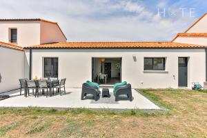 Villas Maison neuve - La Mariniere - classee 4 etoiles - emplacement ideal : photos des chambres