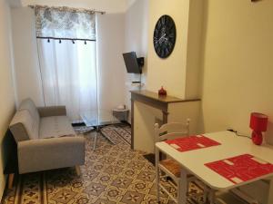 Appartements Petit appart entier au coeur des REMPARTS - Netfix et connection fibre gratuits : photos des chambres