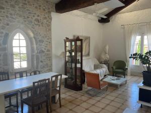 Appartements LOFT HOLIDAY Location Vacances a Pinet : photos des chambres