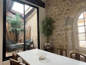 Appartements LOFT HOLIDAY Location Vacances a Pinet : photos des chambres