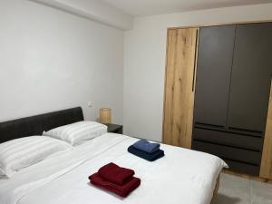 Apartment with free parking in Quiet Area a few Minutes to Beaches & Center - ANGELS MARLEN