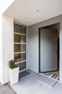 Easy flat Vezia, indipendent entrance, free parking