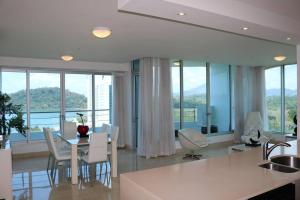 08A Stunning Rooftop Pool-360 Views of Sea & Canal