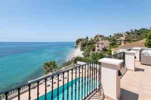 Villa Thorodin breathtaking 14P villa 1st line sea