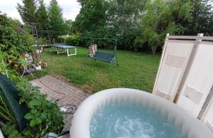 GROUNDFLOOR Vintage RETRO bezbarierovy v rodisti Karel Capek RUR ROBOT 40min od Krkonos pro milovniky cyklistiky Vintage non-barier accomodation near mountain for bicycle, JW