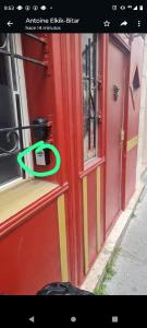 Studio "Maryline" 18 m2 - Séjour Parisien pas cher - Rez de chaussée Calme sur Beau patio Privé - Grand Canapé-Lit Clic Clac pour 2 personnes - Cuisine Équipée - Salle de bains - 5 minutes du Métro Brochant ligne 13,Bus 54 74 et 31 vers sites 