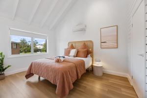 Stylish & Central Coastal Apartment