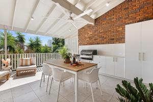 Stylish & Central Coastal Apartment