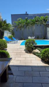 Lindo Sobrado com Piscina em Condomínio Fechado