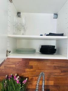 jolie maison individuelle 50 m2 ,design et climatisée, tout confort, wifi, terasse privée , 5 min plage et autoroute, stationnement gratuit